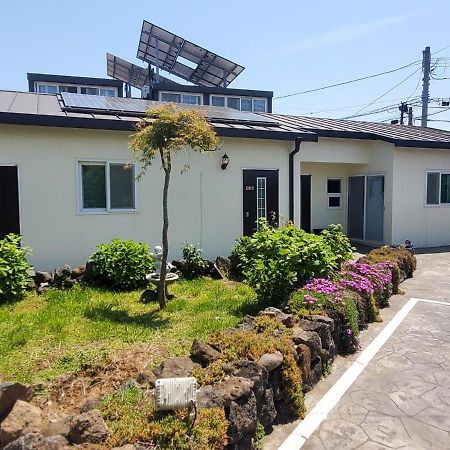 Hanihaus Sinchon-Ri Jeju Exterior photo