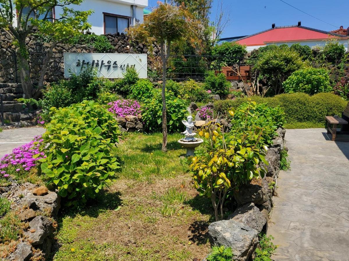 Hanihaus Sinchon-Ri Jeju Exterior photo