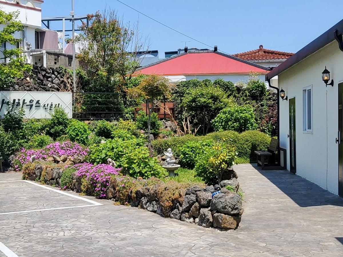 Hanihaus Sinchon-Ri Jeju Exterior photo