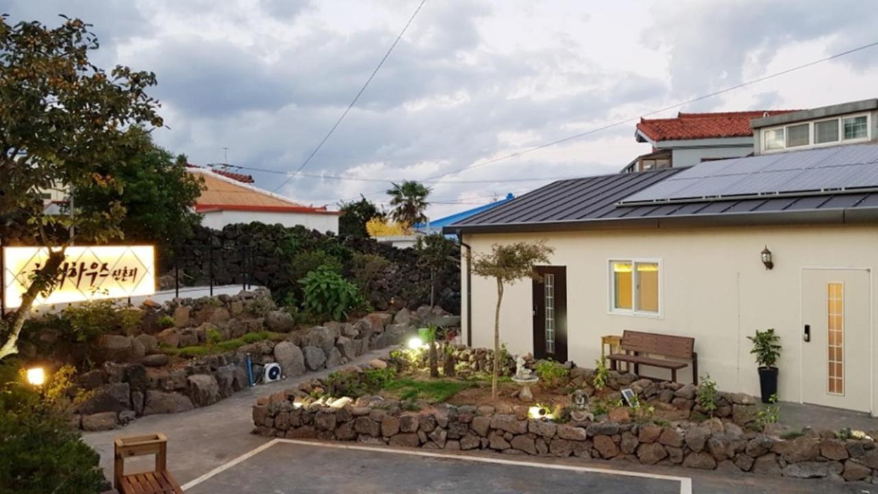 Hanihaus Sinchon-Ri Jeju Exterior photo