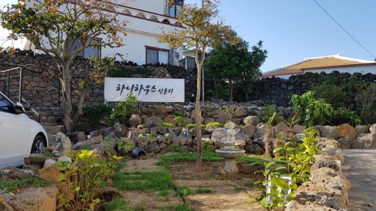 Hanihaus Sinchon-Ri Jeju Exterior photo